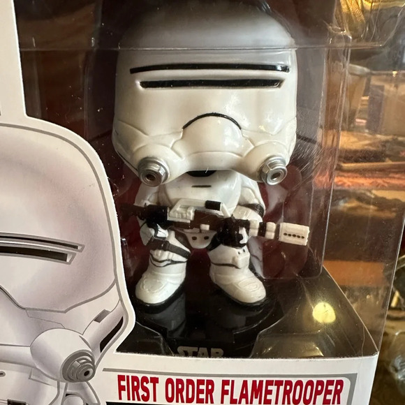 Funko Pop! Vinyl: Star Wars Bobble-Head First Order Flametrooper #68 - Picture 6 of 6